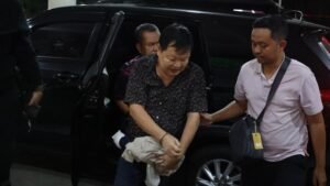 Terpidana penipuan Johnny Kainde alias Jonathan digelandang ke Rutan Kelas II B Rangkasbitung usai ditangkap