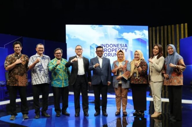 
					Gubernur Banten Andra Soni saat menjadi narasumber dalam Indonesia Property Forum 2025 Resilience and Emerging Together di Studio Grand MetroTV, Jakarta, Kamis (25/9/2025). (Sumber Gambar: Biro Adpimpro Banten)