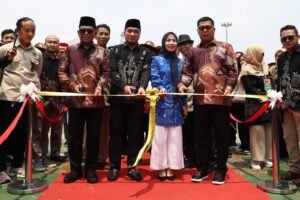 Gubernur Banten Andra Soni saat menghadiri acara KTNA di Alun-alun Cilegon 
