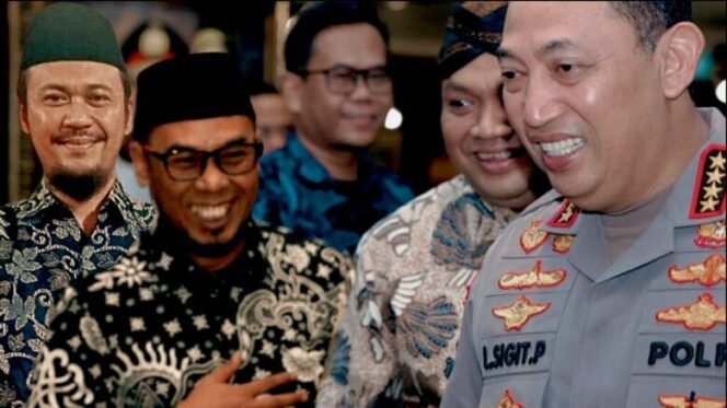 
					Kapolri Jenderal Pol. Listyo Sigit Prabowo saat memberikan keterangan pers di Jakarta terkait pembentukan Tim Transformasi Reformasi Polri, Senin (22/9/2025). (Sumber: Liputan6.com/Foto: Humas Polri/Bantenpopuler.com).