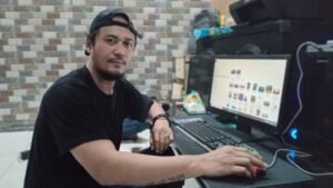 Ketua Umum Baralak Nusantara, Yudistira, memberikan penjelasan terkait tuduhan intimidasi terhadap pegawai honorer Bapperida Kabupaten Lebak. Ia menegaskan bahwa kedatangannya ke rumah IM dilakukan atas nama pribadi sebagai orang tua RU, bukan membawa nama organisasi. (Foto: Dok. Istimewa/Bantenpopuler.com)