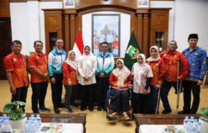 Gubernur Banten Andra Soni bersama pengurus NPC Banten usai audiensi di Kantor Gubernur, membahas peningkatan dukungan bagi atlet disabilitas. (Foto: Biro Adpimpro Banten/BantenPopuler.com)