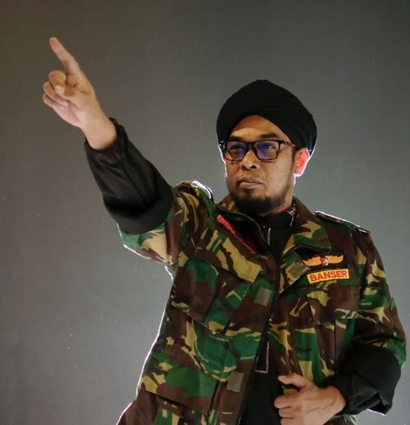 Menjelang rencana kedatangan Habib Rizieq Shihab ke Pandeglang pada 19 Oktober mendatang, tokoh spiritual Banten, Abah Elang Mangkubumi, menyampaikan pernyataan tegas agar masyarakat tetap menjaga kedamaian dan tidak terprovokasi oleh bentuk dakwah yang bersifat provokatif dan memecah belah umat.