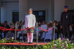 Andra Soni bersama Wakil Gubernur Achmad Dimyati Natakusumah dan jajaran Forkopimda Banten pada peringatan HUT ke-25 Provinsi Banten.