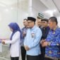 Bupati Serang Ratu Rachmatuzakiyah memotong pita saat meresmikan Zona Klinik Advokasi Hukum (ZAKIAH) di Mal Pelayanan Publik Puspemkab Serang.
