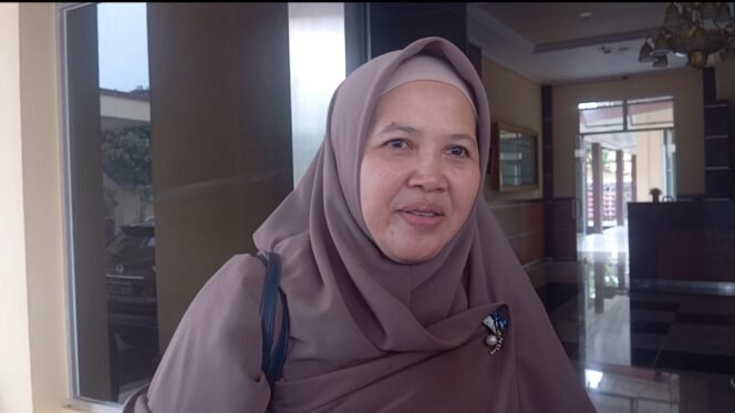 
					Kepala Sekolah SMA Negeri 1 Cimarga Dini Fitria saat dimintai keterangannya di Polres Lebak/Istimewa