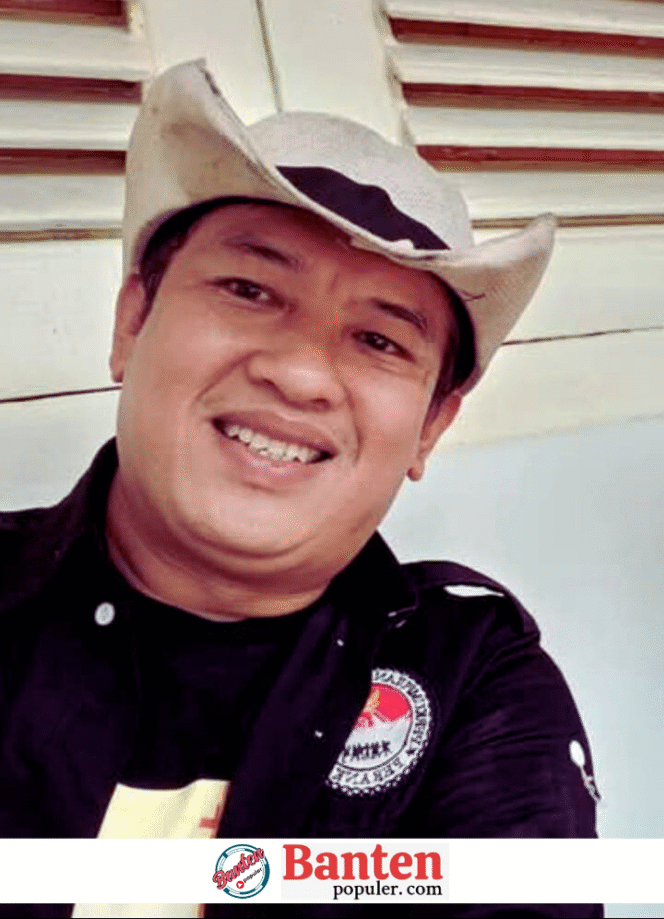 
					Ketua LSM KARAT, Iwan Hermawan alias Adung Lee, menegaskan pentingnya transparansi dan audit menyeluruh terhadap dugaan penyalahgunaan wewenang di lingkungan Dinas PUPR Banten. Ia meminta Gubernur bertindak cepat demi menjaga integritas birokrasi daerah. (Foto: Istimewa/BantenPopuler.com)