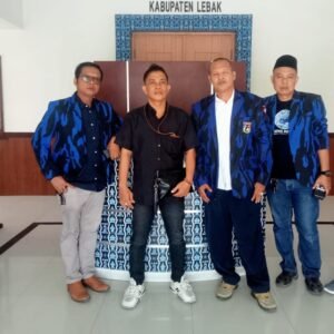 Ketua Ormas Badak Banten DPD Kabupaten Lebak, Emus Nanang, menegaskan bahwa pernyataan Sidik Uwen dapat menyesatkan publik dan merugikan marwah organisasi masyarakat di Lebak. (Foto: Istimewah/Bantenpopuler.com)