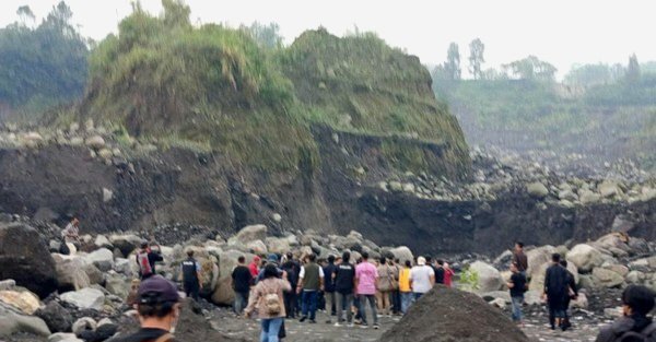 Polisi menyisir area tambang ilegal di lereng Gunung Merapi, Magelang