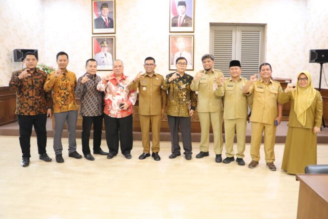 
					Andra Soni Dorong Transparansi Pemerintahan di Banten