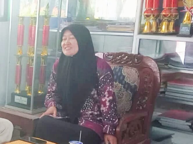 
					Kepala Sekolah SDN 3 Sukarame, Kecamatan Sajra Kabupaten Lebak Dwi Nia Wulansari.SE.S.Pd.MM.   