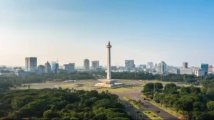 Suasana kawasan Monumen Nasional (Monas), Jakarta Pusat, yang menjadi pusat perayaan Malam Tahun Baru 2026 dan diberlakukan rekayasa lalu lintas oleh Pemerintah Provinsi DKI Jakarta