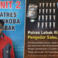 Pengedar sabu diamankan Sat Resnarkoba Polres Lebak bersama barang bukti 20 paket sabu di Kecamatan Cibeber
