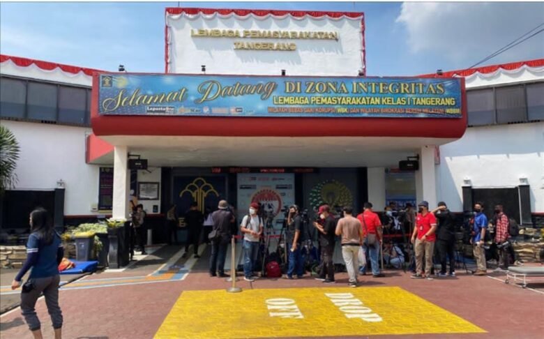 Tampak depan bangunan Lembaga Pemasyarakatan Kelas I Tangerang, Banten.