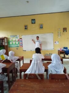 Galih Rakasiwi, S.Pd, guru P3K paruh waktu SDN 01 Cimenteng Jaya Kabupaten Lebak. (Foto: Dok. Bantenpopuler.com)