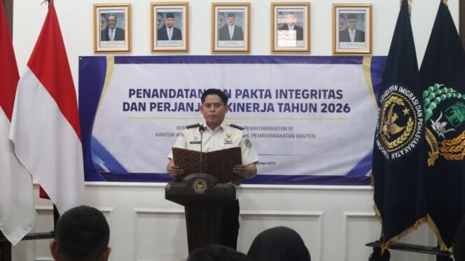 
					Muhammad Ali Syeh Banna saat memberikan arahan pada penandatanganan Pakta Integritas dan Perjanjian Kinerja 2026 di lingkungan pemasyarakatan Banten. (Foto: Istimewa/Dok.Bantenpopuler.com)