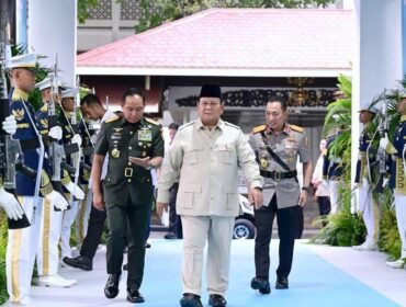 Presiden Prabowo Subianto memberikan sambutan saat peresmian SPPG dan Gudang Ketahanan Pangan Polri di Palmerah, Jakarta Barat, Jumat (13/2/2026). (Foto: Dok.Bantenpopuler.com)