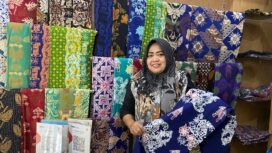 Umsaroh pengrajin batik khas Lebak sekaligus ASN di Dinas Pendidikan Lebak/ Istimewa