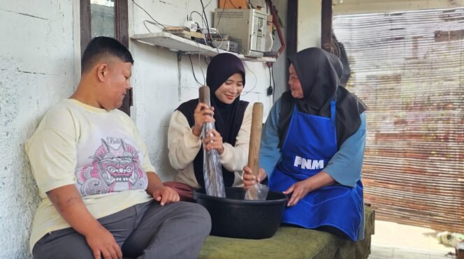 
					Di Tengah Keterbatasan, Ibu Irma Bangun Kemandirian dan Gerakkan Disabilitas Lewat PNM Mekaar