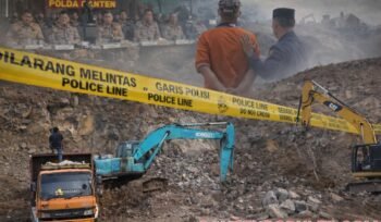 Aktivitas alat berat di lokasi tambang ilegal kawasan Gunung Pinang, Serang, Banten, yang kembali beroperasi meski sempat disegel polisi.
