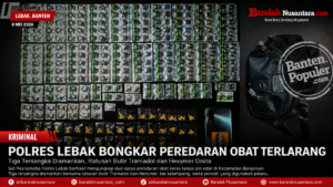 at Resnarkoba Polres Lebak menunjukkan barang bukti ratusan butir obat keras ilegal jenis Tramadol dan Hexymer yang disita dari tiga tersangka dalam operasi penggerebekan di Kecamatan Banjarsari, Kabupaten Lebak, Kamis (7/5/2026).