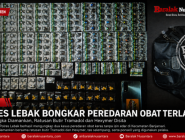 at Resnarkoba Polres Lebak menunjukkan barang bukti ratusan butir obat keras ilegal jenis Tramadol dan Hexymer yang disita dari tiga tersangka dalam operasi penggerebekan di Kecamatan Banjarsari, Kabupaten Lebak, Kamis (7/5/2026).