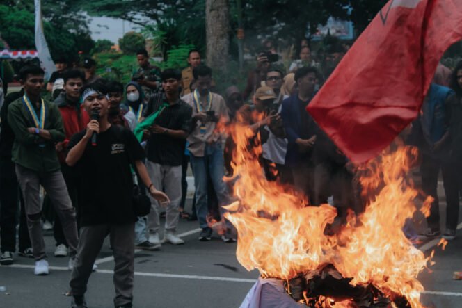 
					TEMUAN BPK GUNCANG ALUN-ALUN RANGKASBITUNG, AKTIVIS: DPRD JANGAN TIDUR, BONGKAR SEMUA!