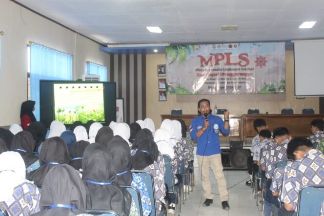 
					Perank Indonesia Kabupaten Lebak Roadshow P4GN di SMAN 1 Bayah dan SMAN 1 Panggarangan, Ratusan Peserta MPLS Dibekali Edukasi Bahaya Narkoba