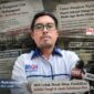 Ilustrasi Ketua MOI Kabupaten Lebak, Deni Rukmansyah, dengan latar elemen pemberitaan mengenai dugaan pungutan liar di SDN 2 Malangsari dan penolakan terhadap upaya pembungkaman kebebasan pers